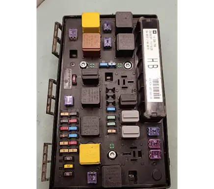 Opel Astra H Fuse module 743381 1534937 6FL0