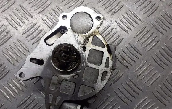 Audi A6 S6 C6 4F Vacuum pump 03L145100