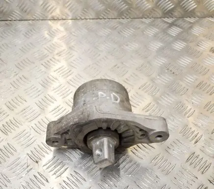 Maserati Quattroporte Engine mount bracket 06700048710 670004871