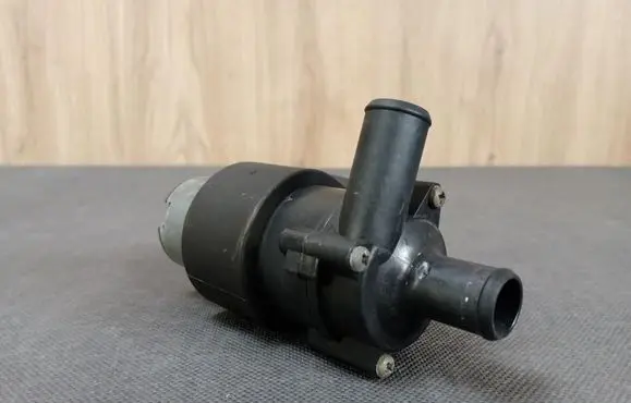 Mercedes-Benz SLK R170 Water pump 0018351364 A0018351364