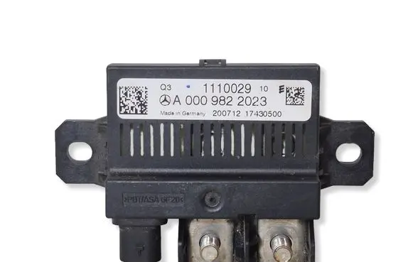 Mercedes-Benz B W246 W242 Charging relay A0009822023