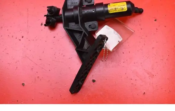 Ford Mondeo Mk III Windshield washer spray nozzle 1S71-13L015AD