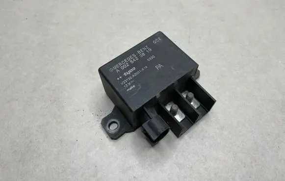 Mercedes-Benz E W211 Charging relay A0025423819