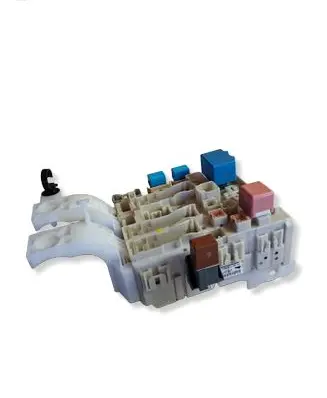 Toyota Yaris Fuse module 827300D290 89310D2