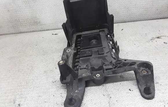 Volkswagen PASSAT B6 Battery tray 