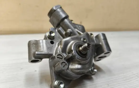Toyota C-HR I Oil pump 151000T160
