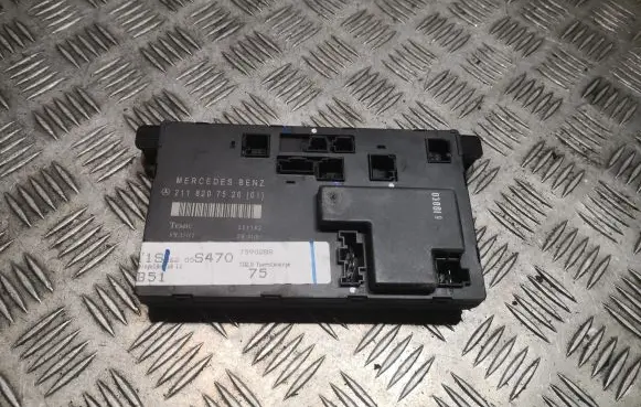 Mercedes-Benz E W211 Door control unit/module 2118207526 A2118207526