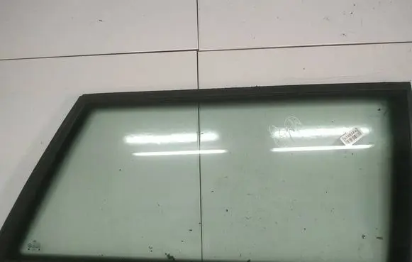 Volkswagen PASSAT B5 Rear side window AS2