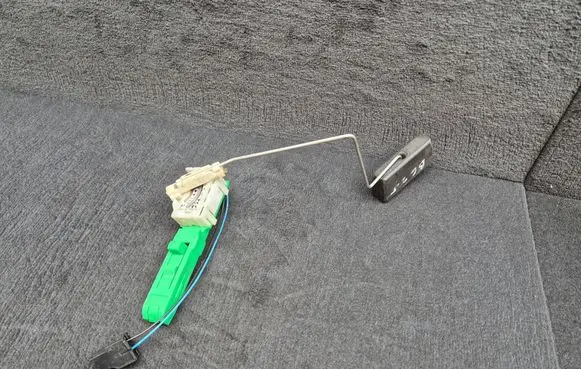Audi A4 S4 B6 8E 8H Fuel level sensor 8E0919673AH