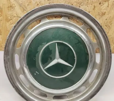 R14 wheel hub/cap/trim