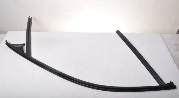 Volvo XC90 Front door windshield rail 