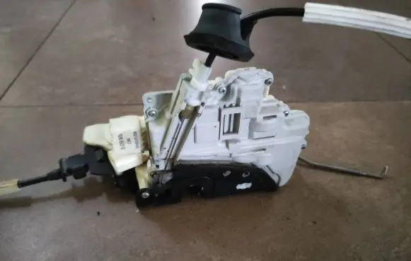 Audi A6 S6 C6 4F Front door lock 4F2837016A