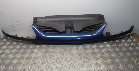 Renault Laguna I Front bumper upper radiator grill
