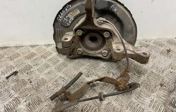 Mitsubishi Grandis Front wheel hub
