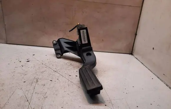 Ford Mondeo Mk III Accelerator throttle pedal 2S719F836DA 234500000823
