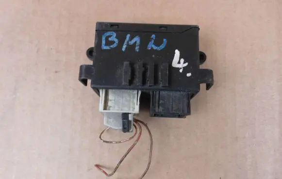BMW 3 E46 Wing mirror control module 6913364