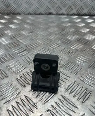 Radiator mount bracket