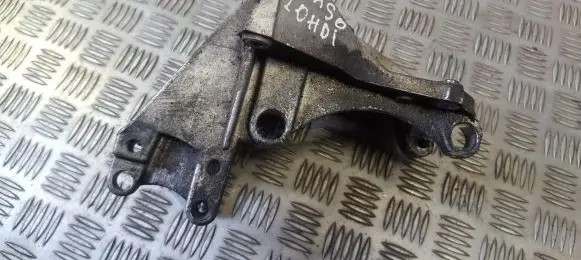 Citroen Xsara Picasso Engine mounting bracket 9643834880