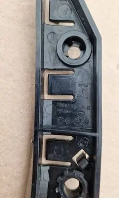 Tesla Model 3 Front bumper mounting bracket 108418200E