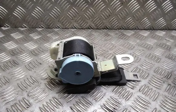 Middle seatbelt (rear)