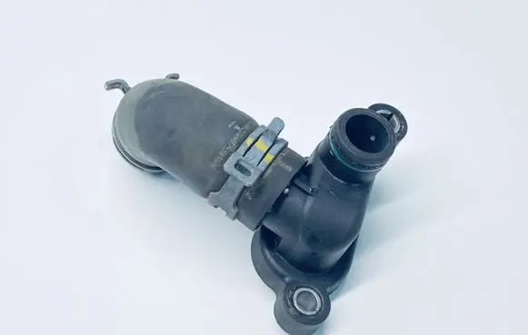 Volkswagen Touareg II Engine coolant pipe/hose 059121625C 059121506H