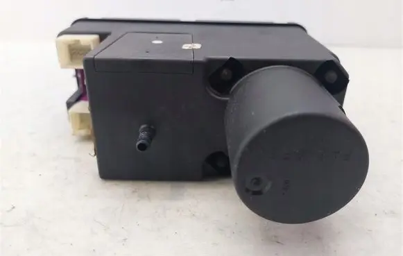 Audi A8 S8 D2 4D Central locking vacuum pump 4A0862257J