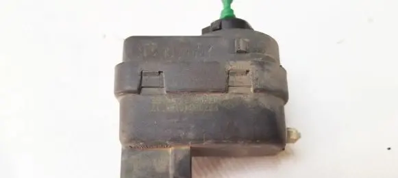 Renault Scenic I Headlight level adjustment motor p7700840141