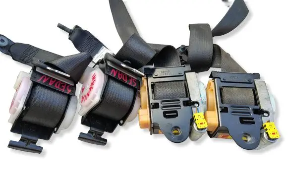 Opel Insignia A Front seatbelt 
