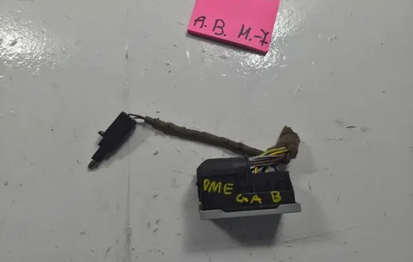 Ford Mondeo Mk III Traction control (ASR) switch 90494407