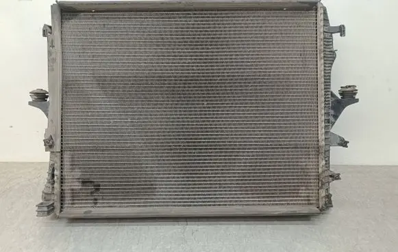 Audi Q7 4L Coolant radiator 7L0121253A E1470