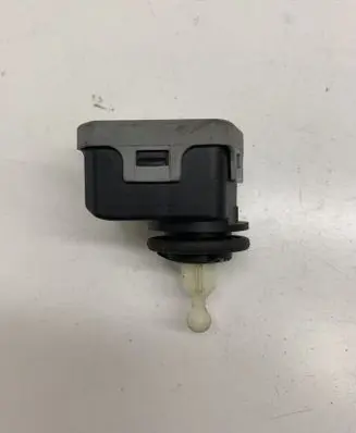 Headlight level adjustment motor