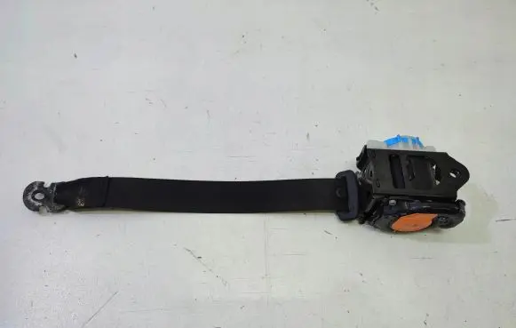 Mercedes-Benz A W176 Front seatbelt A1768602385