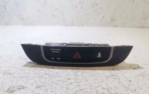 Hyundai ix35 Hazard light switch 937902S000BLH