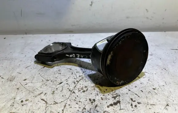 Dodge Challenger Piston with connecting rod 