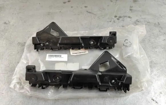 Renault Trafic III (X82) Front bumper mounting bracket 620504350r