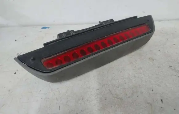 KIA Carens II Third/center stoplight