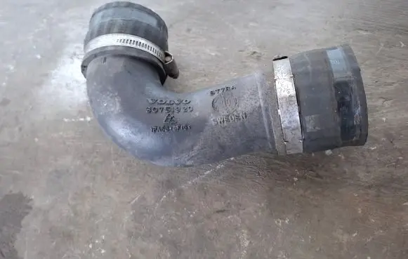 Volvo XC70 Intercooler hose/pipe 30751920