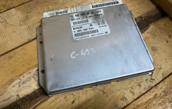 Mercedes-Benz A W168 Engine control unit/module a1685453532 1685453532