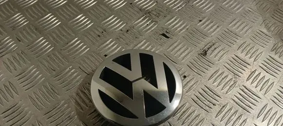 Volkswagen Touran I Front bumper upper radiator grill 5M0853601AT