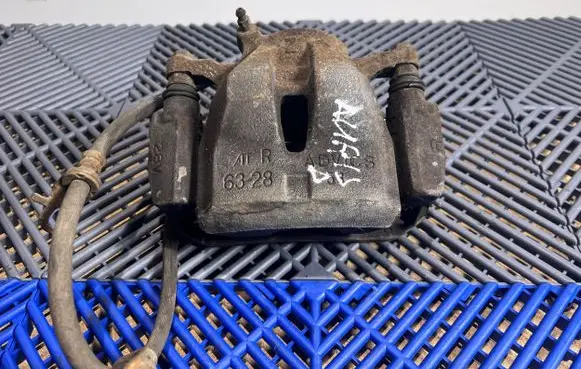 Toyota Auris E180 Front brake caliper 6328