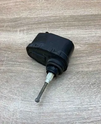 Audi 100 S4 C4 Headlight level adjustment motor 00437545