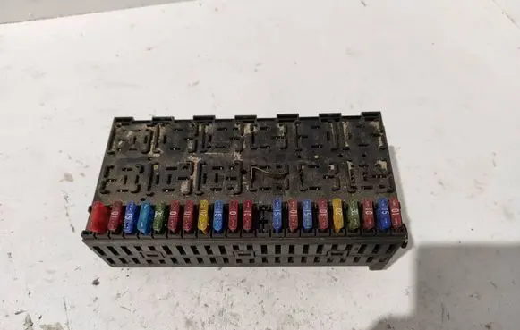 Volkswagen Golf III Fuse box set 357937039