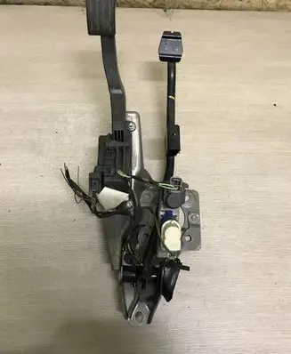 Ford Focus Accelerator throttle pedal 4M519F836BK 4M512467CP