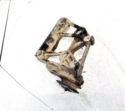 Nissan Almera Tino Engine mounting bracket