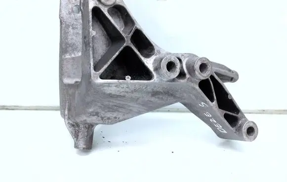 Chevrolet Captiva Gearbox mounting bracket X01178