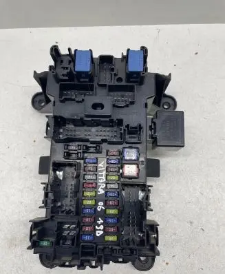 Suzuki Grand Vitara II Fuse box set 3861084F21 0665005591 T2123W