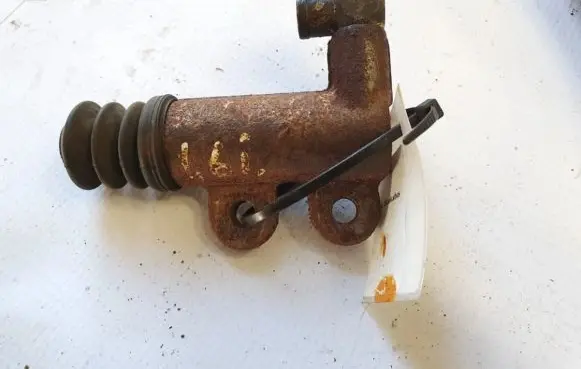 Mitsubishi Lancer Clutch master cylinder