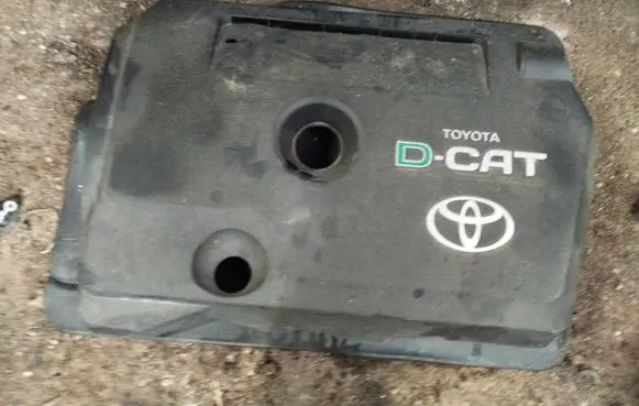 Toyota Avensis T250 Engine cover (trim)