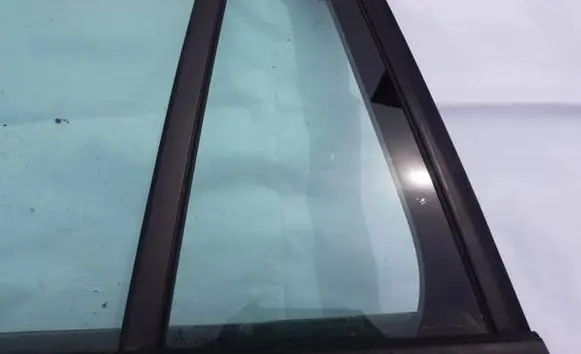 Rear vent window glass