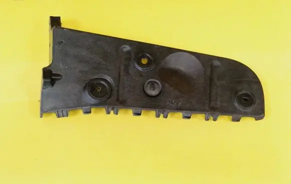 Rear bumper mounting bracket